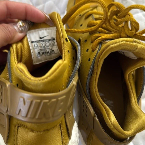 Nike Bronzine Huarache Sneakers - Picture 5 of 9